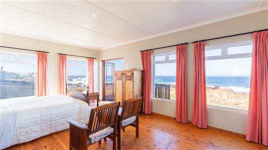 House For Sale in Sunny Seas Estate, Bettys Bay, Western Cape - M127457