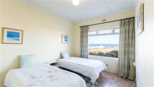 House For Sale in Sunny Seas Estate, Bettys Bay, Western Cape - M127457