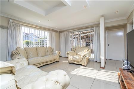 House For Sale in Fourways, Sandton, Gauteng - M127474