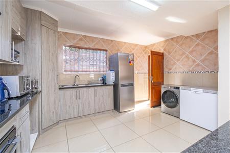 House For Sale in Fourways, Sandton, Gauteng - M127474