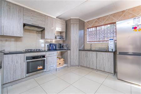 House For Sale in Fourways, Sandton, Gauteng - M127474