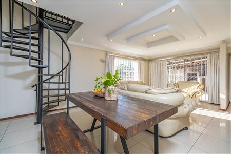 House For Sale in Fourways, Sandton, Gauteng - M127474