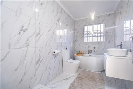 House For Sale in Fourways, Sandton, Gauteng - M127474