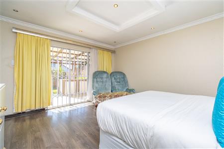 House For Sale in Fourways, Sandton, Gauteng - M127474