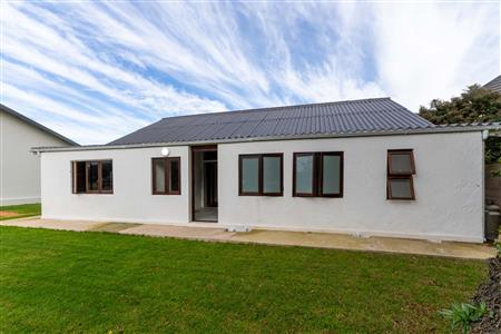 House For Sale in Stilbaai Oos, Stilbaai, Western Cape - M122067