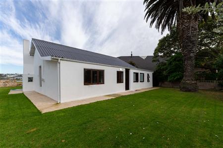 House For Sale in Stilbaai Oos, Stilbaai, Western Cape - M122067