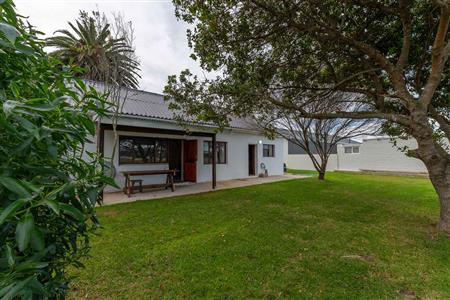 House For Sale in Stilbaai Oos, Stilbaai, Western Cape - M122067