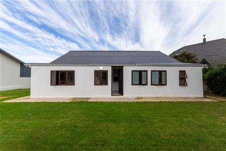 House For Sale in Stilbaai Oos, Stilbaai, Western Cape - M122067