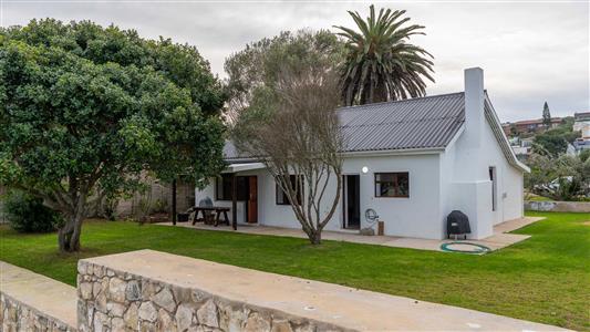 House For Sale in Stilbaai Oos, Stilbaai, Western Cape - M122067