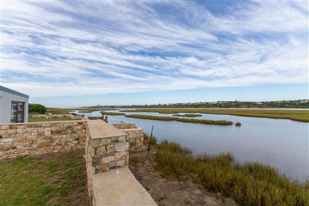 House For Sale in Stilbaai Oos, Stilbaai, Western Cape - M122067