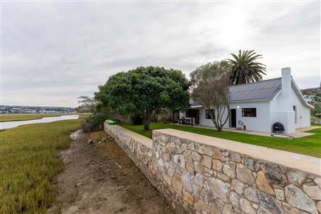House For Sale in Stilbaai Oos, Stilbaai, Western Cape - M122067