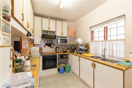 Townhouse For Sale in Stellenbosch Central, Stellenbosch, Western Cape - M127459