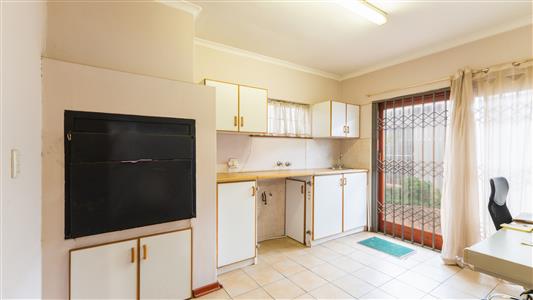 Townhouse For Sale in Stellenbosch Central, Stellenbosch, Western Cape - M127459