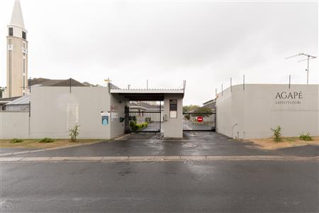 Townhouse For Sale in Stellenbosch Central, Stellenbosch, Western Cape - M127459
