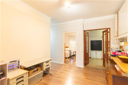 Townhouse For Sale in Stellenbosch Central, Stellenbosch, Western Cape - M127459