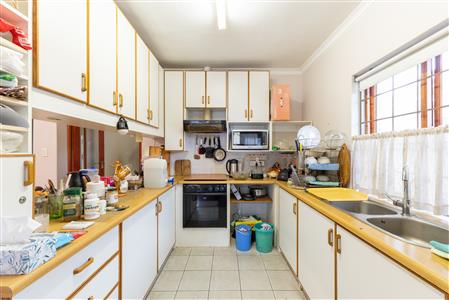 Townhouse For Sale in Stellenbosch Central, Stellenbosch, Western Cape - M127459