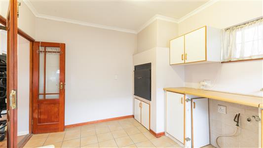 Townhouse For Sale in Stellenbosch Central, Stellenbosch, Western Cape - M127459
