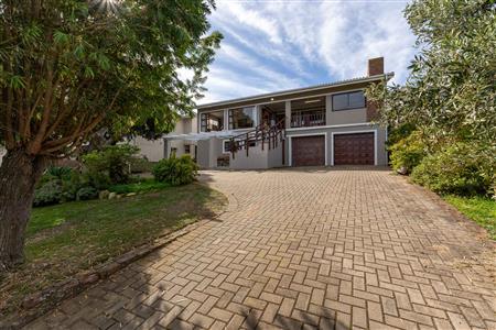 House For Sale in Stilbaai Oos, Stilbaai, Western Cape - M127467