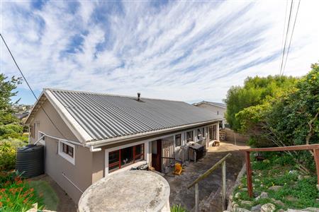 House For Sale in Stilbaai Oos, Stilbaai, Western Cape - M127467