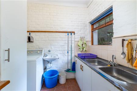 House For Sale in Stilbaai Oos, Stilbaai, Western Cape - M127467