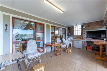 House For Sale in Stilbaai Oos, Stilbaai, Western Cape - M127467
