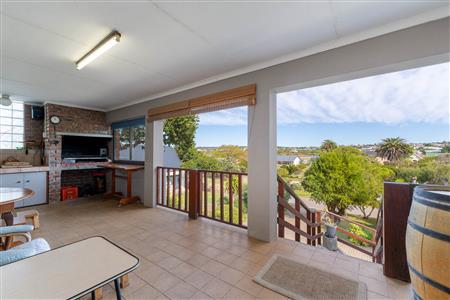 House For Sale in Stilbaai Oos, Stilbaai, Western Cape - M127467