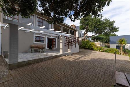 House For Sale in Stilbaai Oos, Stilbaai, Western Cape - M127467