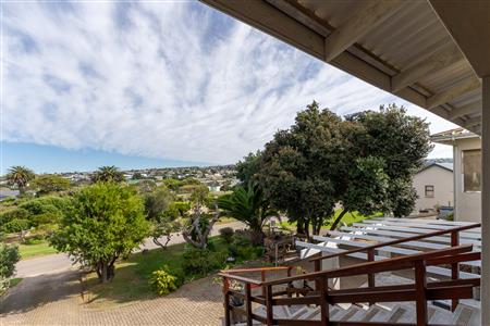 House For Sale in Stilbaai Oos, Stilbaai, Western Cape - M127467