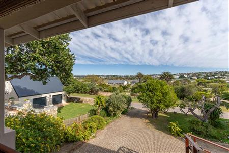 House For Sale in Stilbaai Oos, Stilbaai, Western Cape - M127467