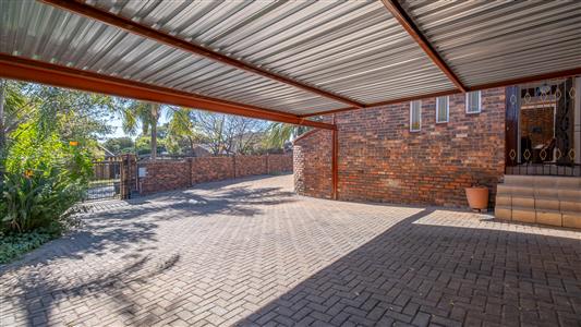 House For Sale in Randpark Ridge, Randburg, Gauteng - M127462