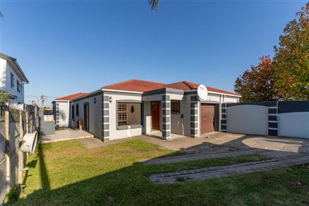 House To Rent in Levallia, George, Western Cape - M127476