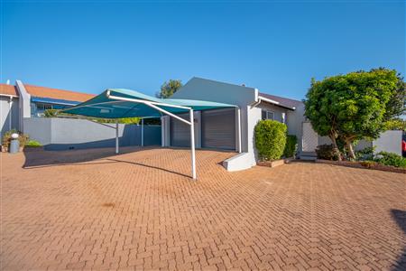 False - Townhouse For Sale in Randpark Ridge, Randburg, Gauteng - M127463
