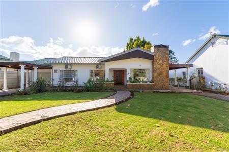 House For Sale in Robertson, Western Cape - M127493