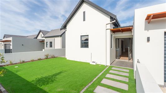 False - House For Sale in Sitari Country Estate, Somerset West, Western Cape - M127503