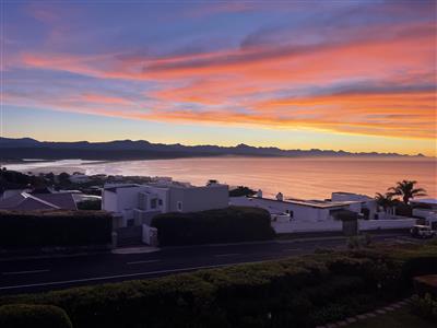 False - Apartment For Sale in Plettenberg Bay Central, Plettenberg Bay, Western Cape - M127500
