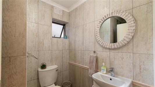 False - Apartment For Sale in Plettenberg Bay Central, Plettenberg Bay, Western Cape - M127500