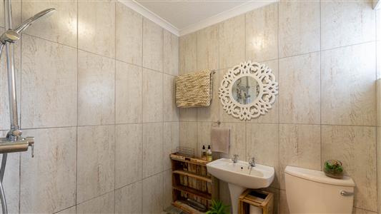 False - Apartment For Sale in Plettenberg Bay Central, Plettenberg Bay, Western Cape - M127500