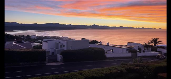 False - Apartment For Sale in Plettenberg Bay Central, Plettenberg Bay, Western Cape - M127500