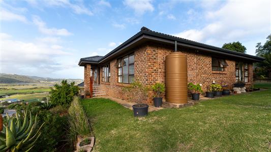 House For Sale in Rensburg Estate, Bergsig, Groot Brakrivier, Western Cape - M127514