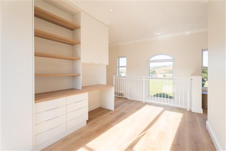Townhouse For Sale in Stellenbosch Central, Stellenbosch, Western Cape - M127506