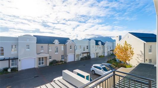 Townhouse For Sale in Stellenbosch Central, Stellenbosch, Western Cape - M127506