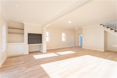 Townhouse For Sale in Stellenbosch Central, Stellenbosch, Western Cape - M127506