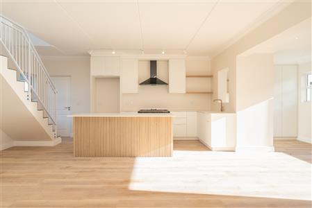 Townhouse For Sale in Stellenbosch Central, Stellenbosch, Western Cape - M127506