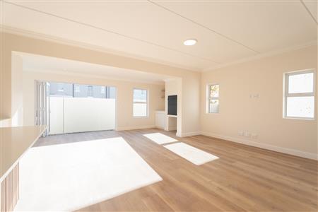 Townhouse For Sale in Stellenbosch Central, Stellenbosch, Western Cape - M127506