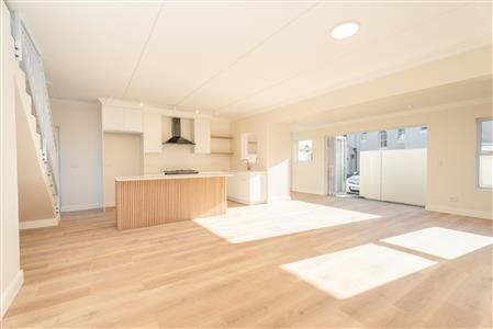Townhouse For Sale in Stellenbosch Central, Stellenbosch, Western Cape - M127506