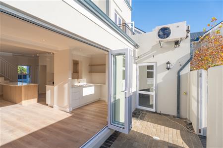 Townhouse For Sale in Stellenbosch Central, Stellenbosch, Western Cape - M127506