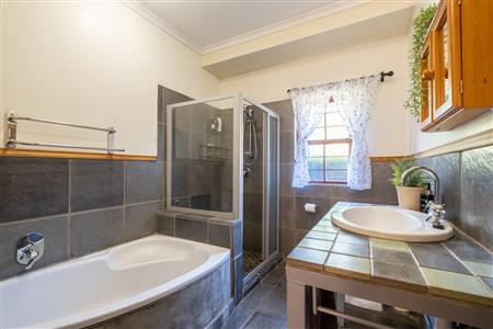House For Sale in Leonard, Hilton, KwaZulu Natal - M127507