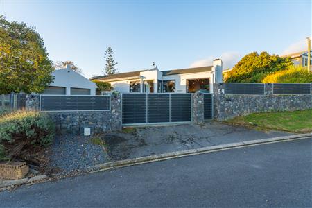 House Sold in Die Wingerd, Somerset West, Western Cape - M127504