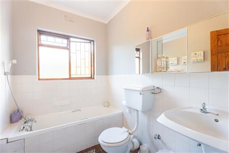 House Sold in Die Wingerd, Somerset West, Western Cape - M127504
