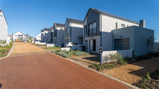 Townhouse To Rent in Newinbosch, Cloetesville, Stellenbosch, Western Cape - M127525